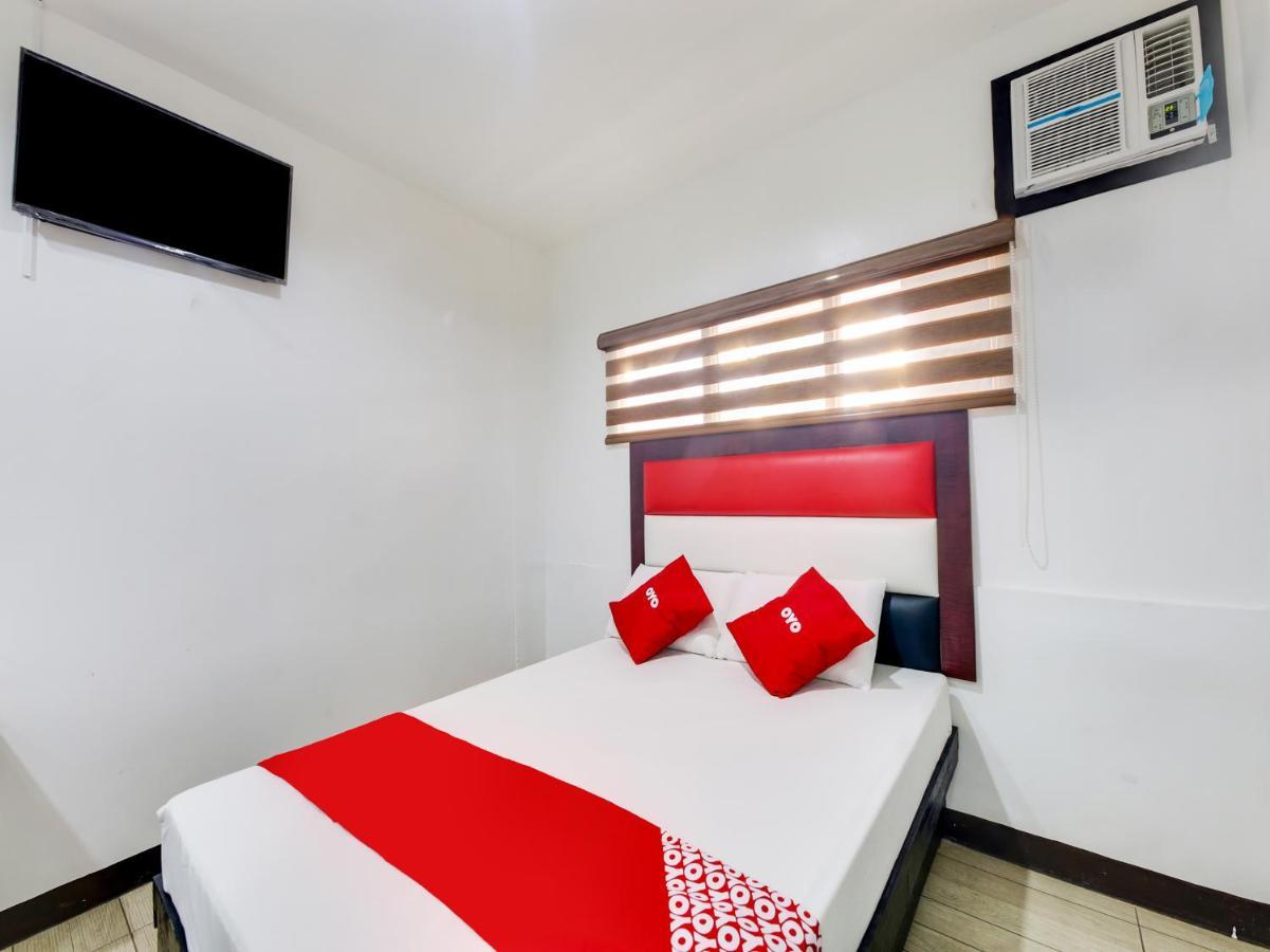Oyo 895 Golden Majestic Pension Inn Manila Esterno foto