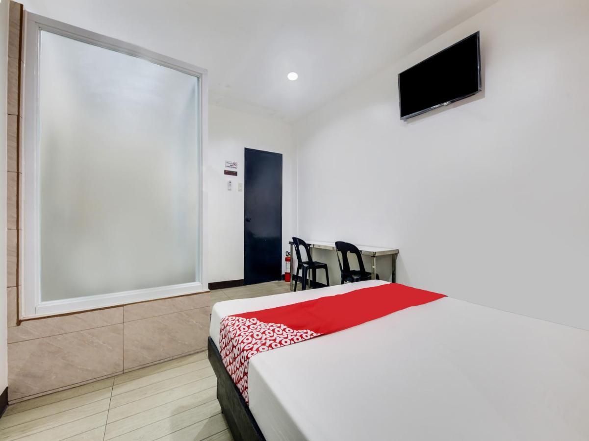 Oyo 895 Golden Majestic Pension Inn Manila Esterno foto